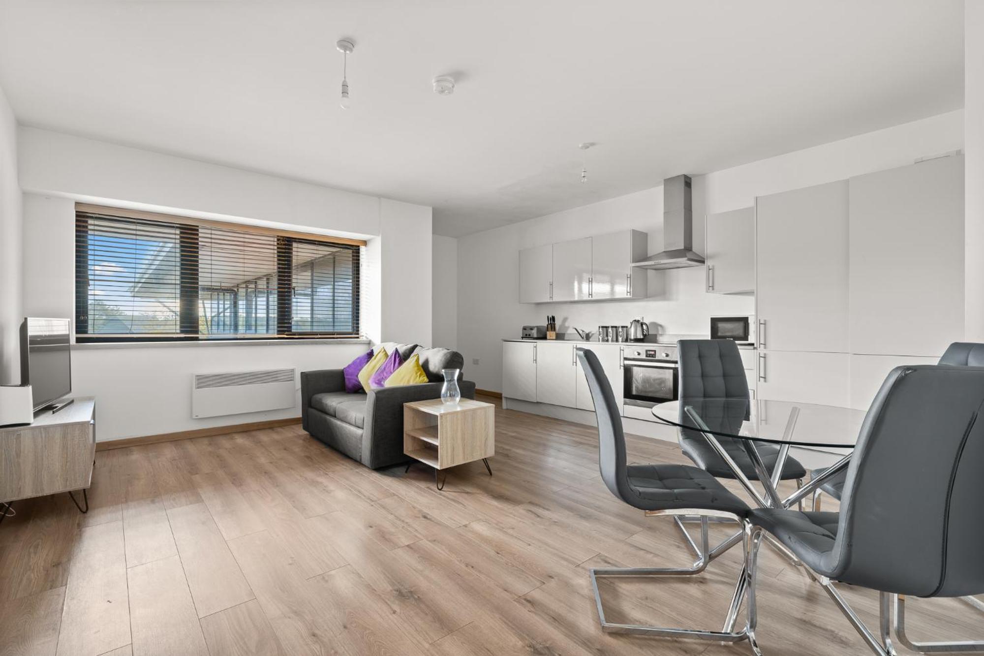 Comfortable Modern Apartment In Swindon, Free Parking Sleeps Up To 5 Exterior photo